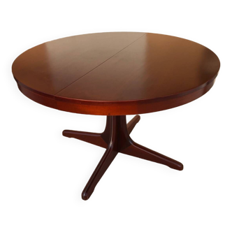 Baumann extendable round table
