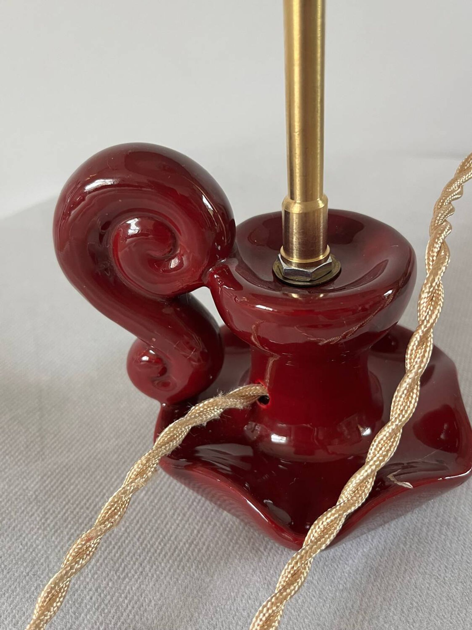 Burgundy porcelain lamp