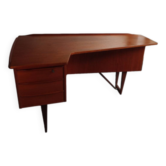 Boomerang desk