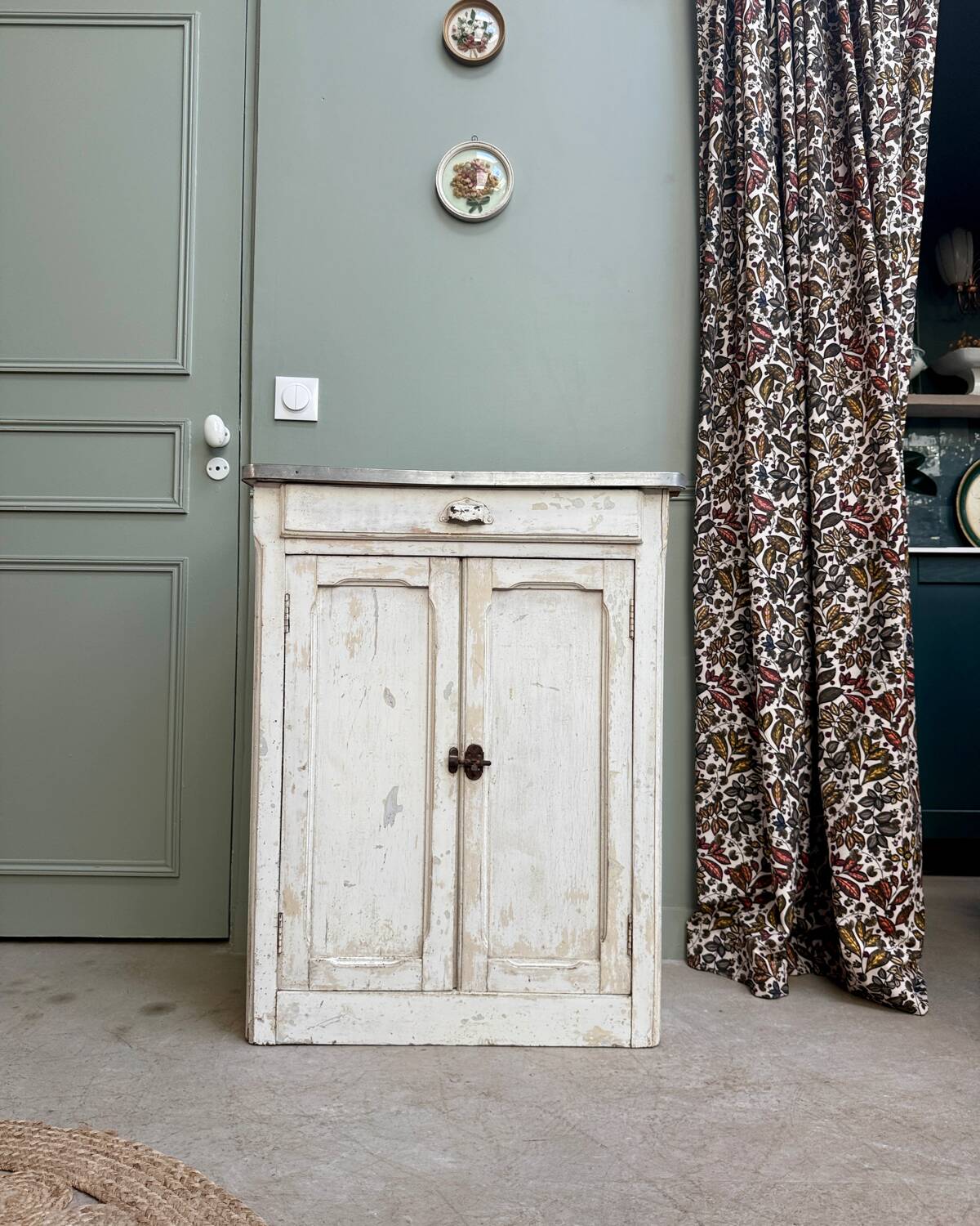 Small Parisian buffet with white patina (renovated)