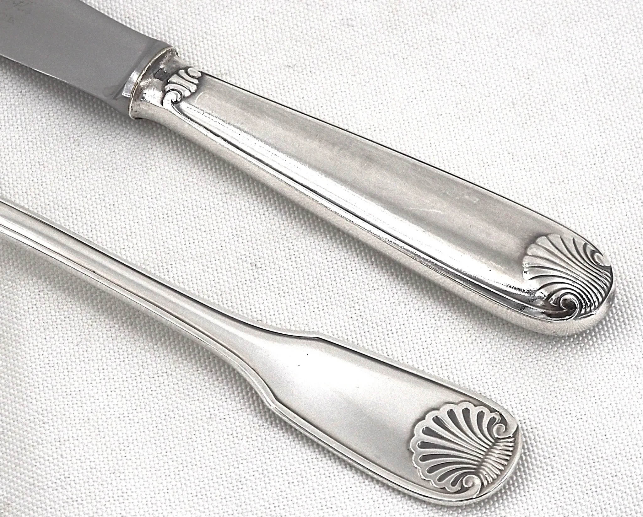 Christofle Vendôme Shell, cutlery set 49 pieces, silver-plated knives.
