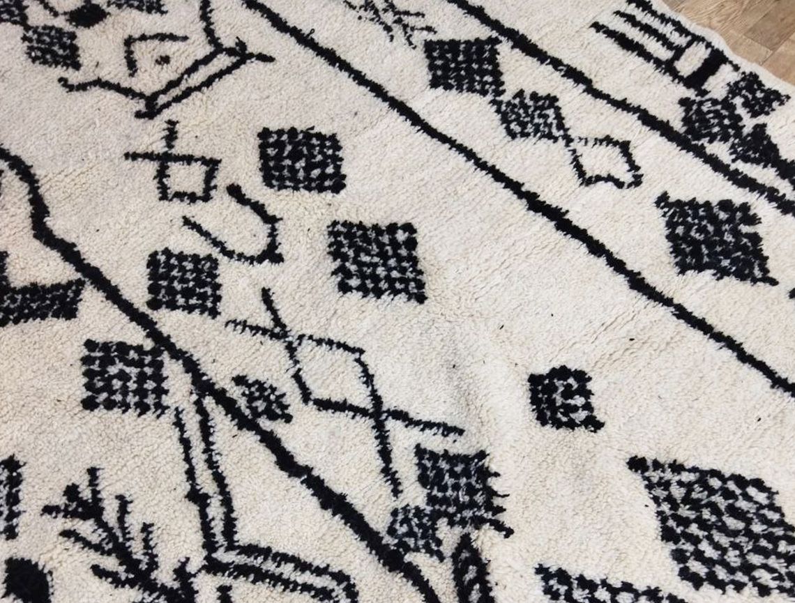 Handmade moroccan berber carpet 305 x 195 cm