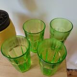 Quatre verres à citronnade vert fluo