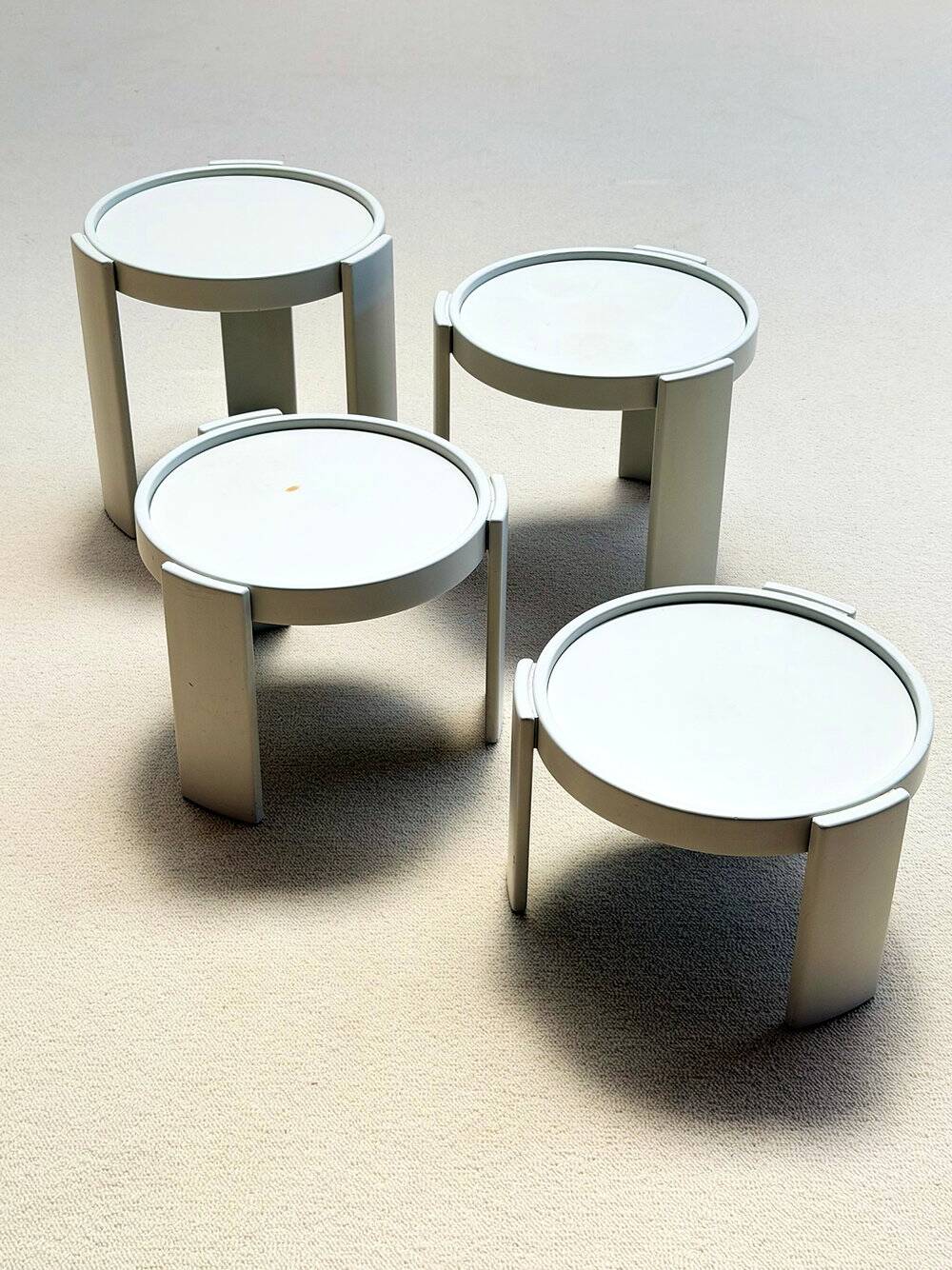 Nest of side tables 'Model 780', Gianfranco Frattini, Cassina, Italy, 1960s
