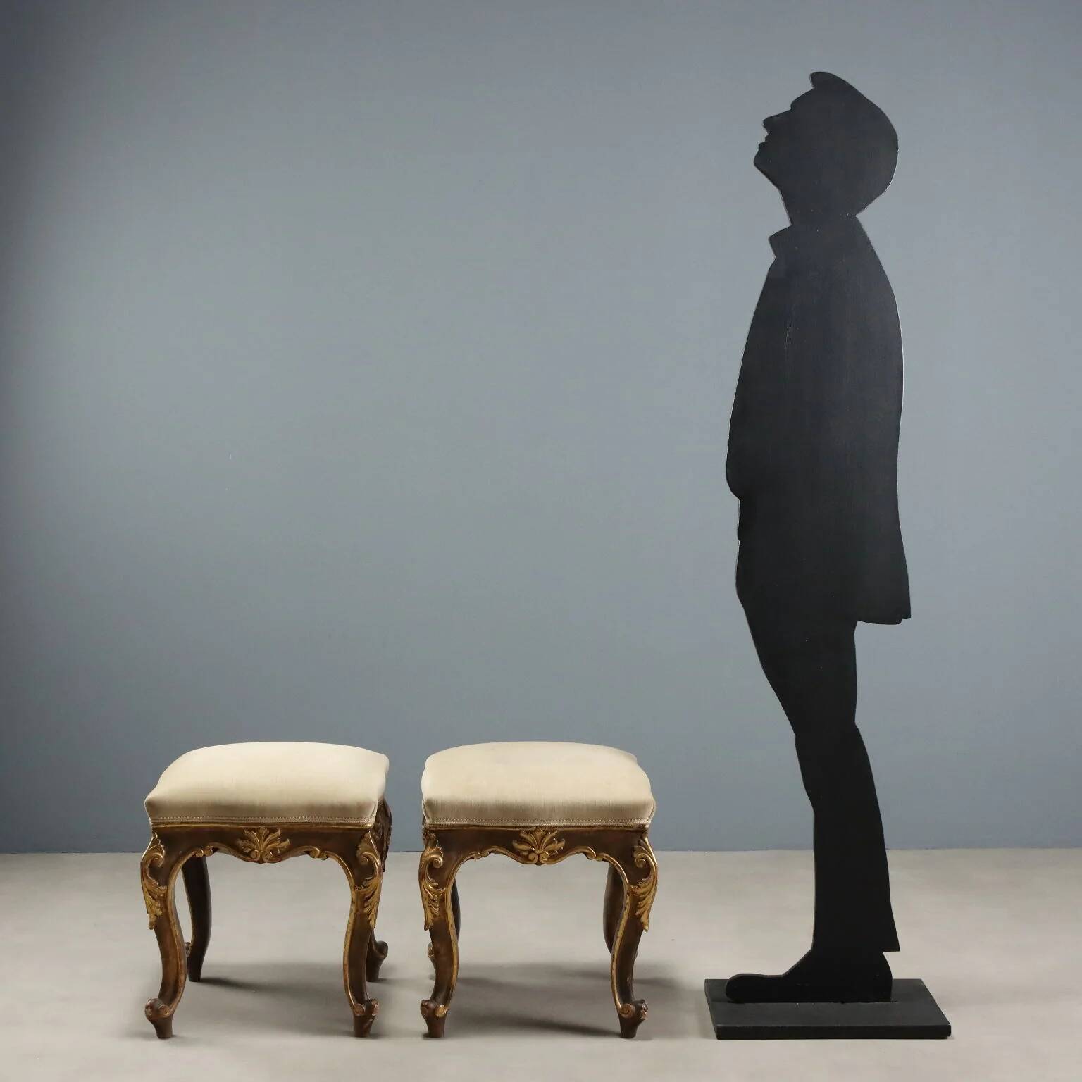Paire de tabourets éclectiques anciens en bois sculpté et doré, XIXe siècle