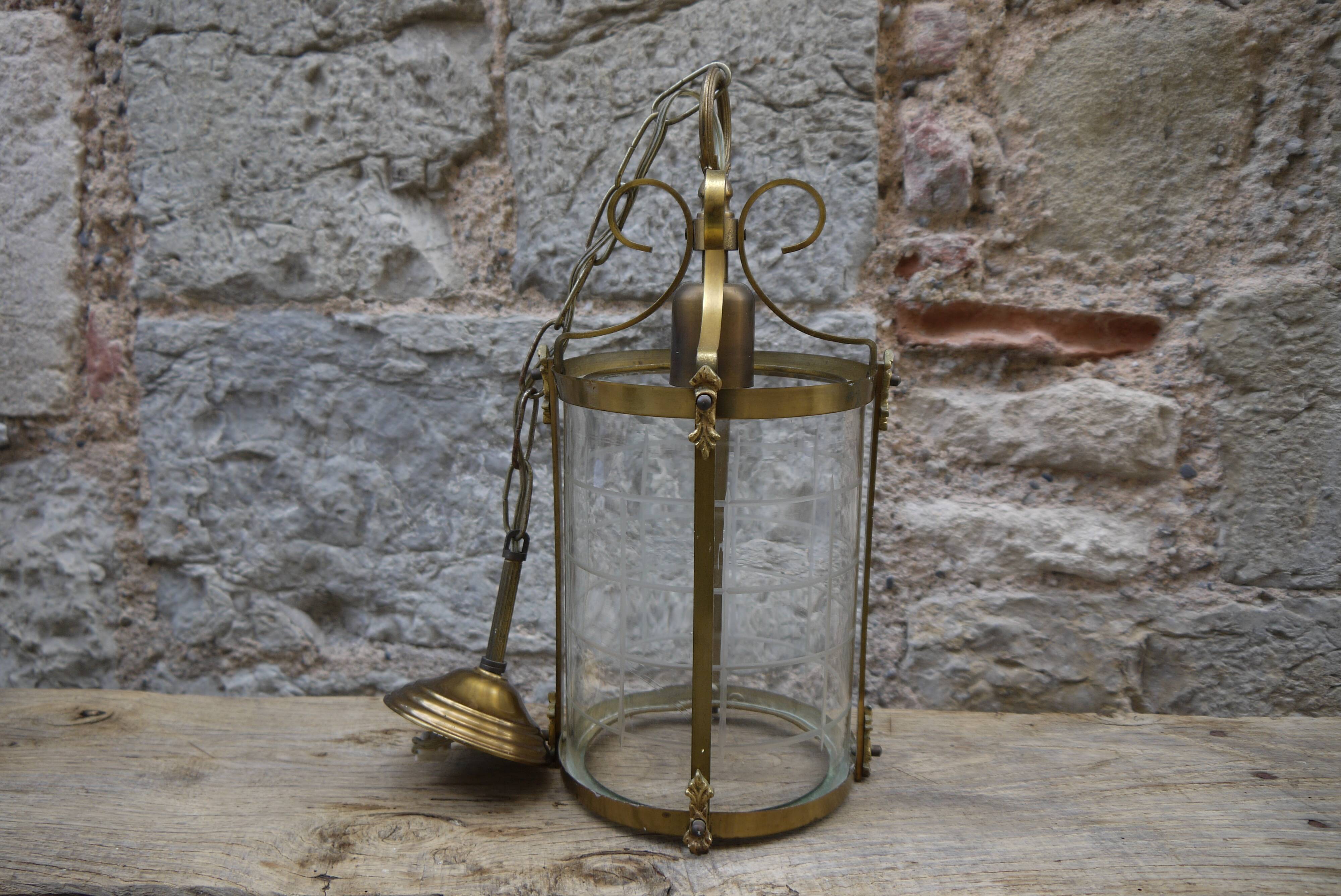 Lantern in brass and chissed glass