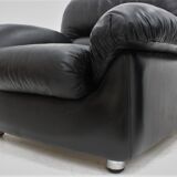 Sormani black leather vintage armchairs 1970s