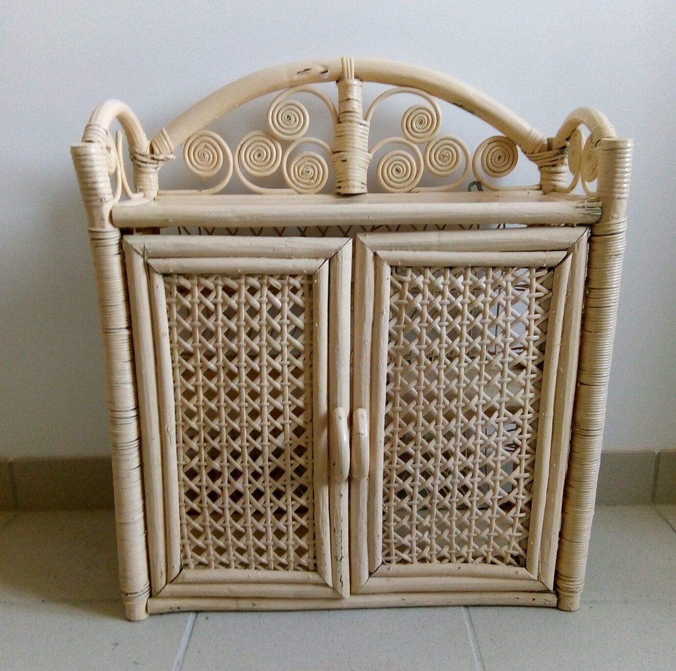 Rattan shelf bamboo 2 doors