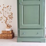 Renovated green bonnet maker