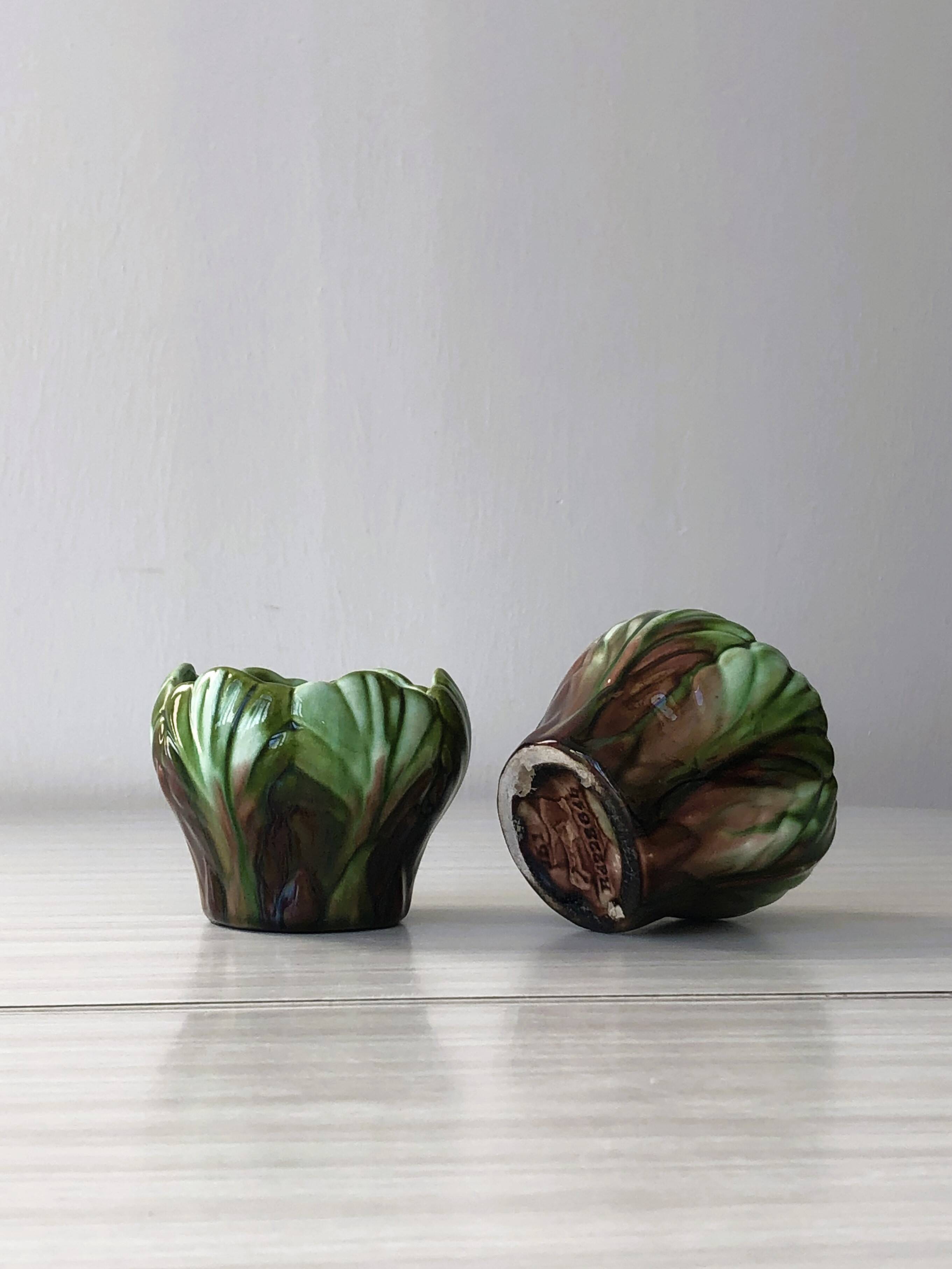 Deux petits cache-pots en majolique française - tasses.