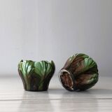 Deux petits cache-pots en majolique française - tasses.