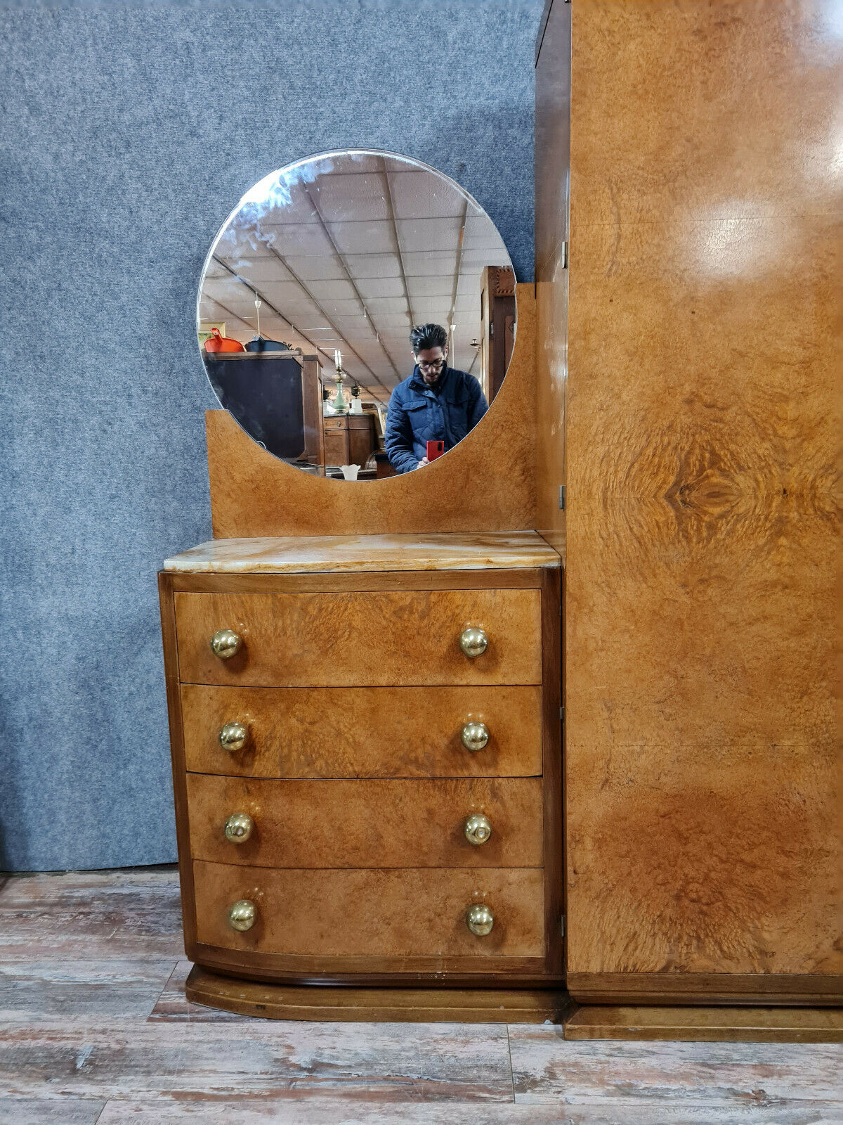 Toilet cabinet Art Deco period in glass of Amboine around 1920
