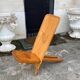 Grande chaise Africaine vintage en bois massif sculpté de motifs géométriques