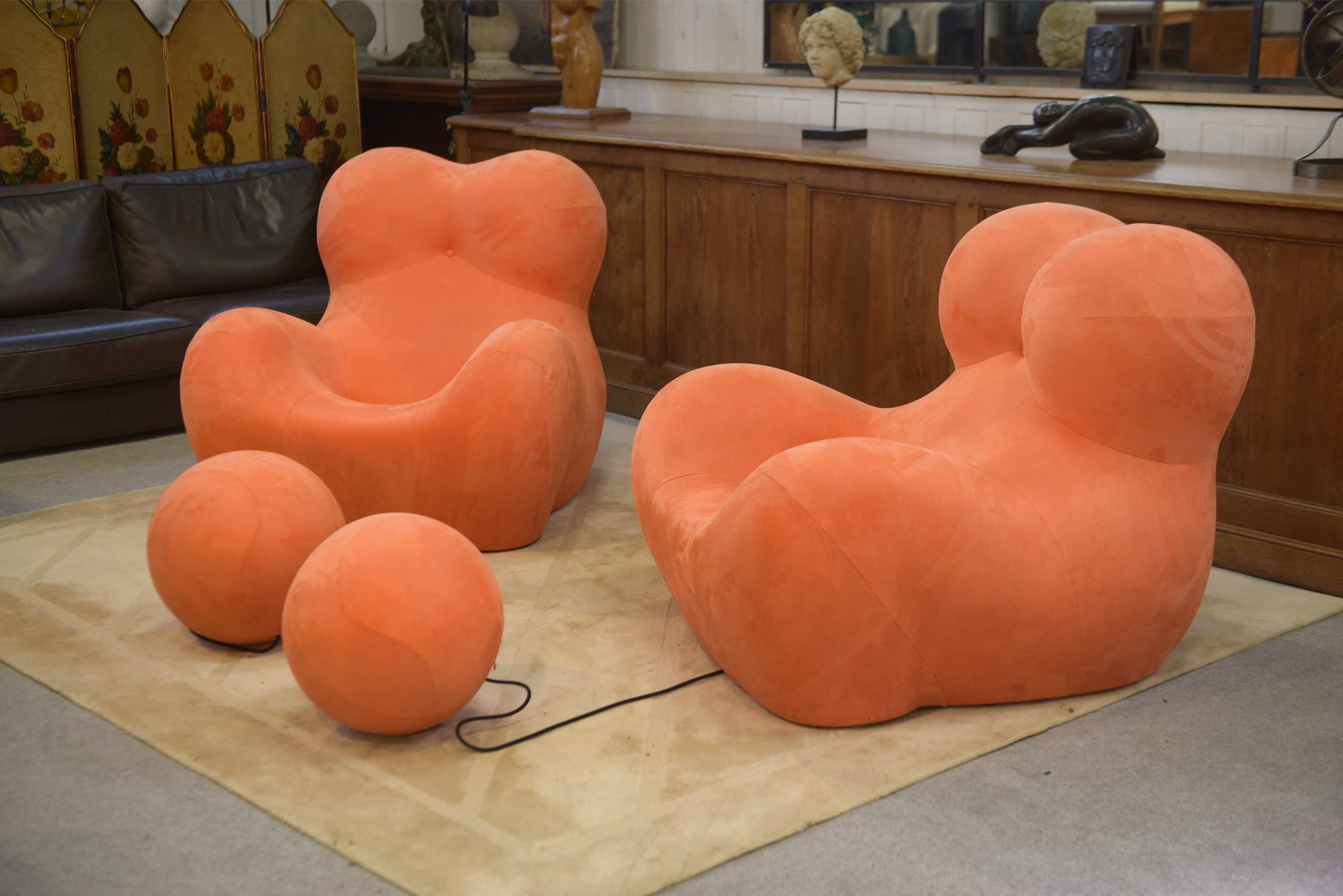 Pair of "Mamma" armchairs with footrest by Gaetano Pesce