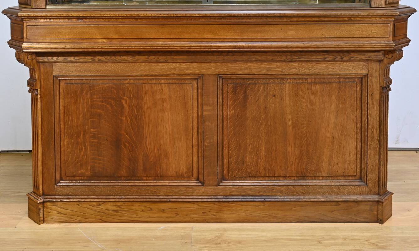 Oak apothecary counter – 1920