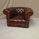 Fauteuil chesterfield marron capitonné