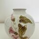 Vase boule décor floral signé