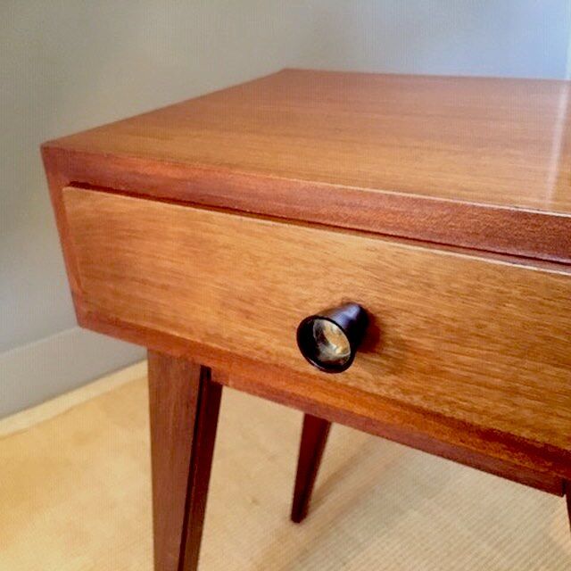 Very nice little bedside 50s, compass feet.