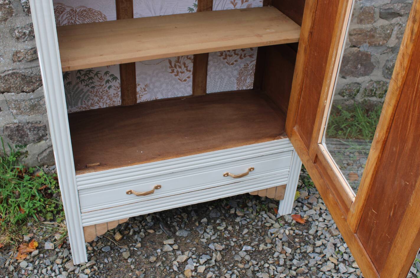 Armoire vitrée parisienne vaisselier vintage