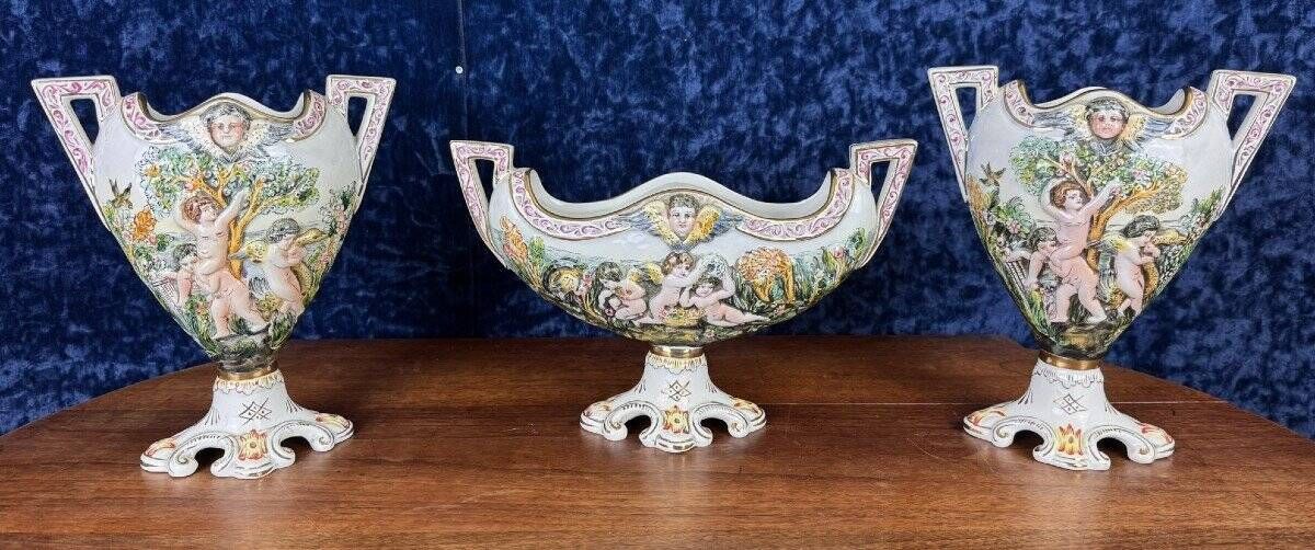 Capodimonte: Triptych Garniture with Cherubs in Porcelain