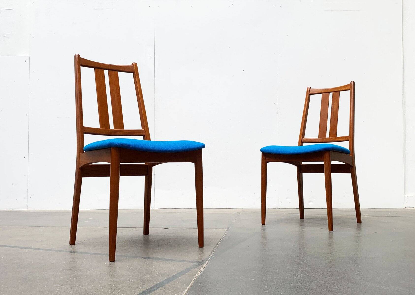 Set of Danish teak chairs from the mid-century with new Kvadrat Hallingdal cushions, 1960s.