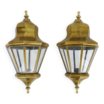 Pair of Louis XIII wall lights in 4-sided brass. Indoor and outdoor lamp. The 50's