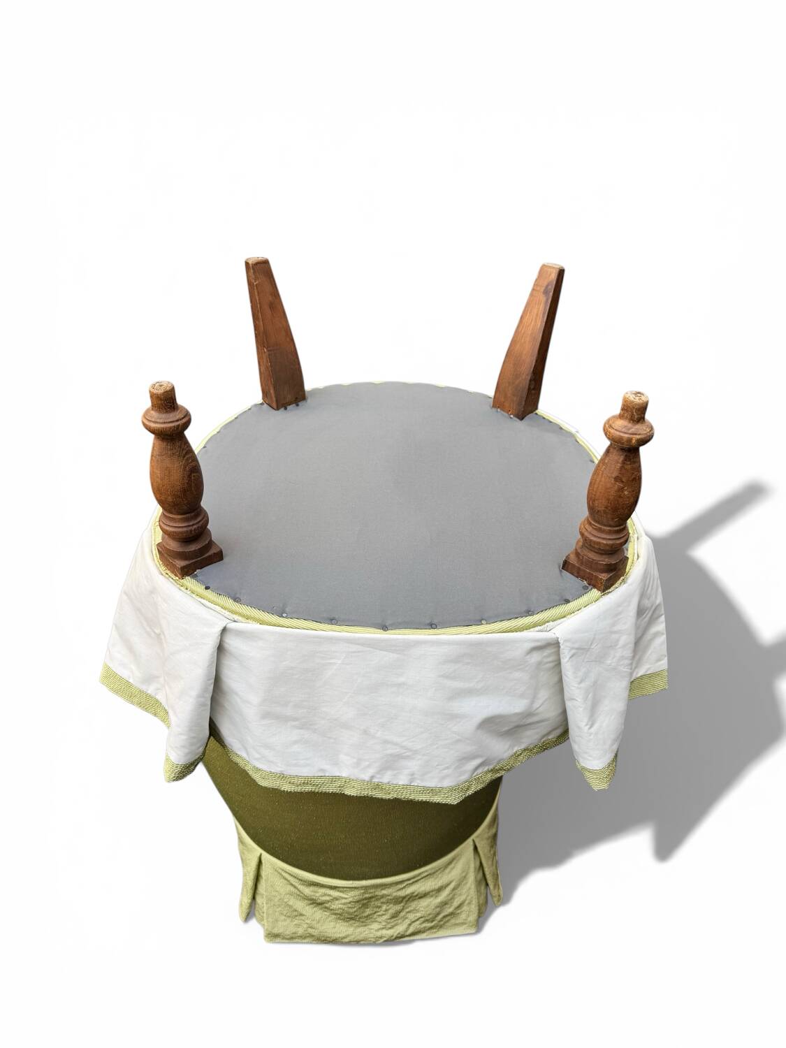 Paire de fauteuils crapaud tapissés pastel vert pomme