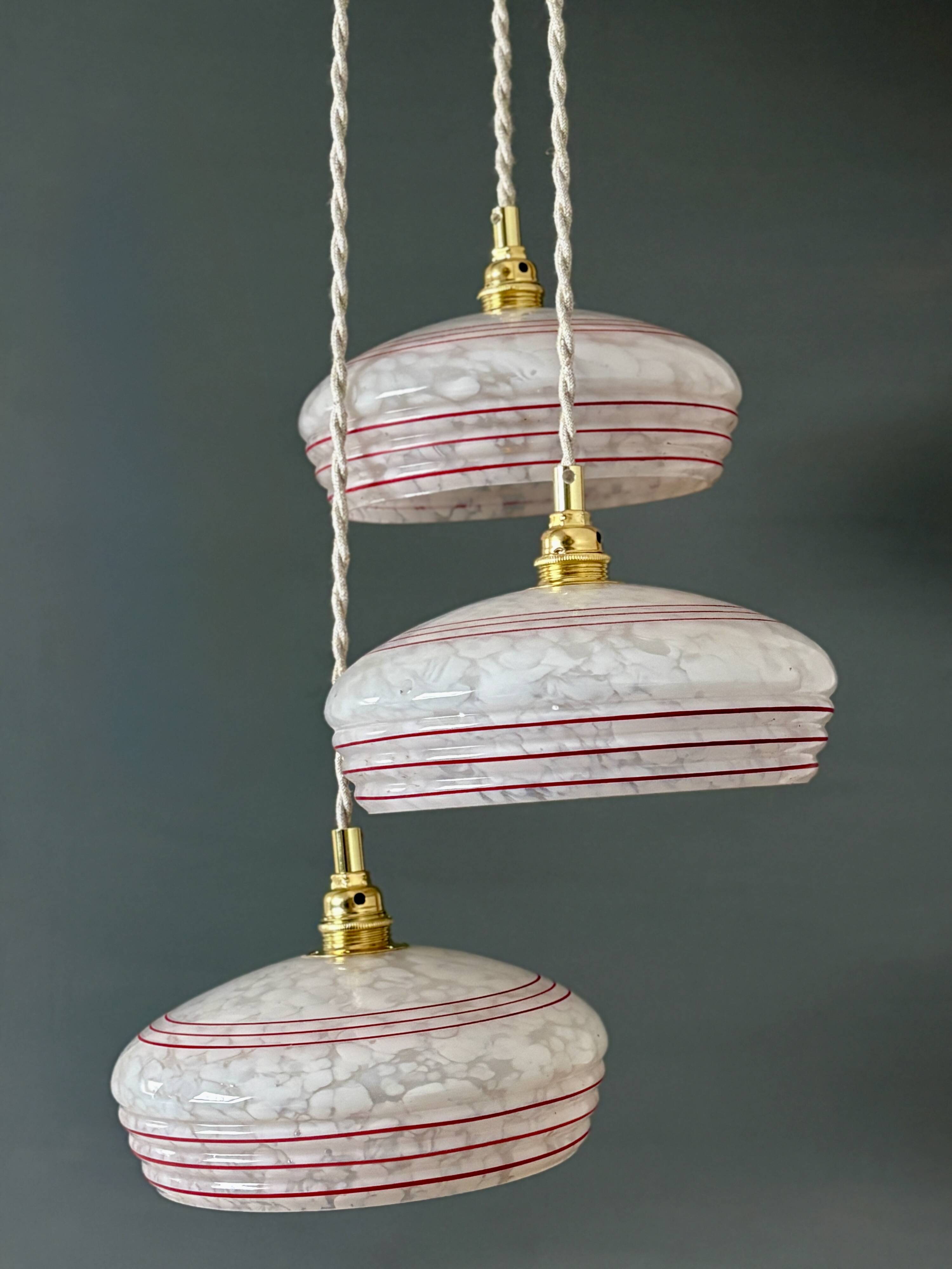 Vintage triple suspension lampshade in Clichy glass, white and red.
