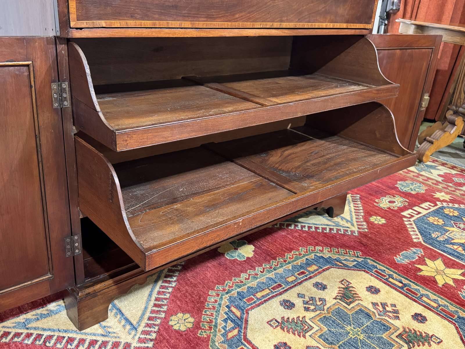 Victorian writing desk from the 19th century in mahogany.