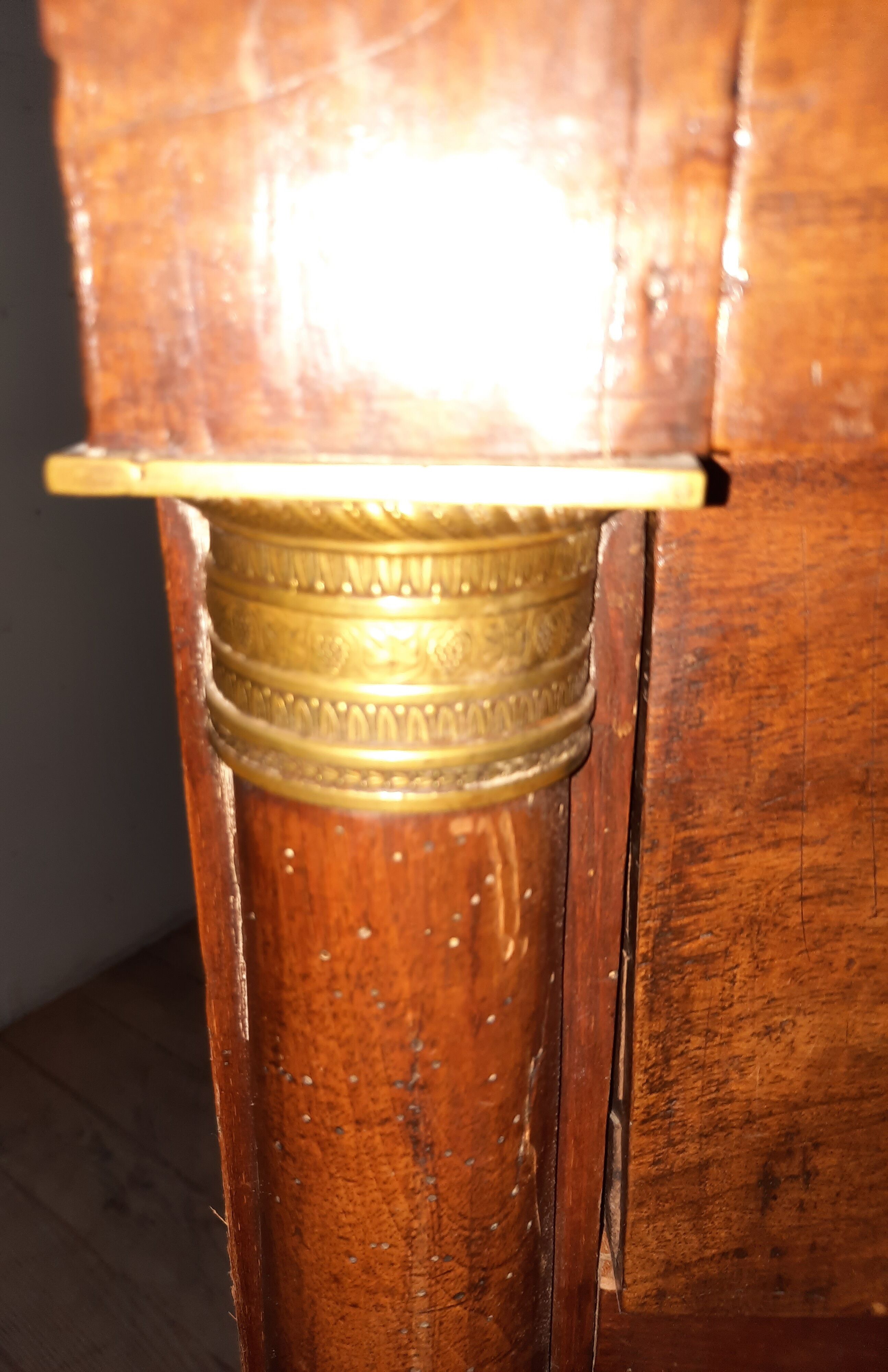 Commode empire à demi colonne
