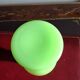 Grand vase balustre en verre opalin couleur anis hauteur 31 cm