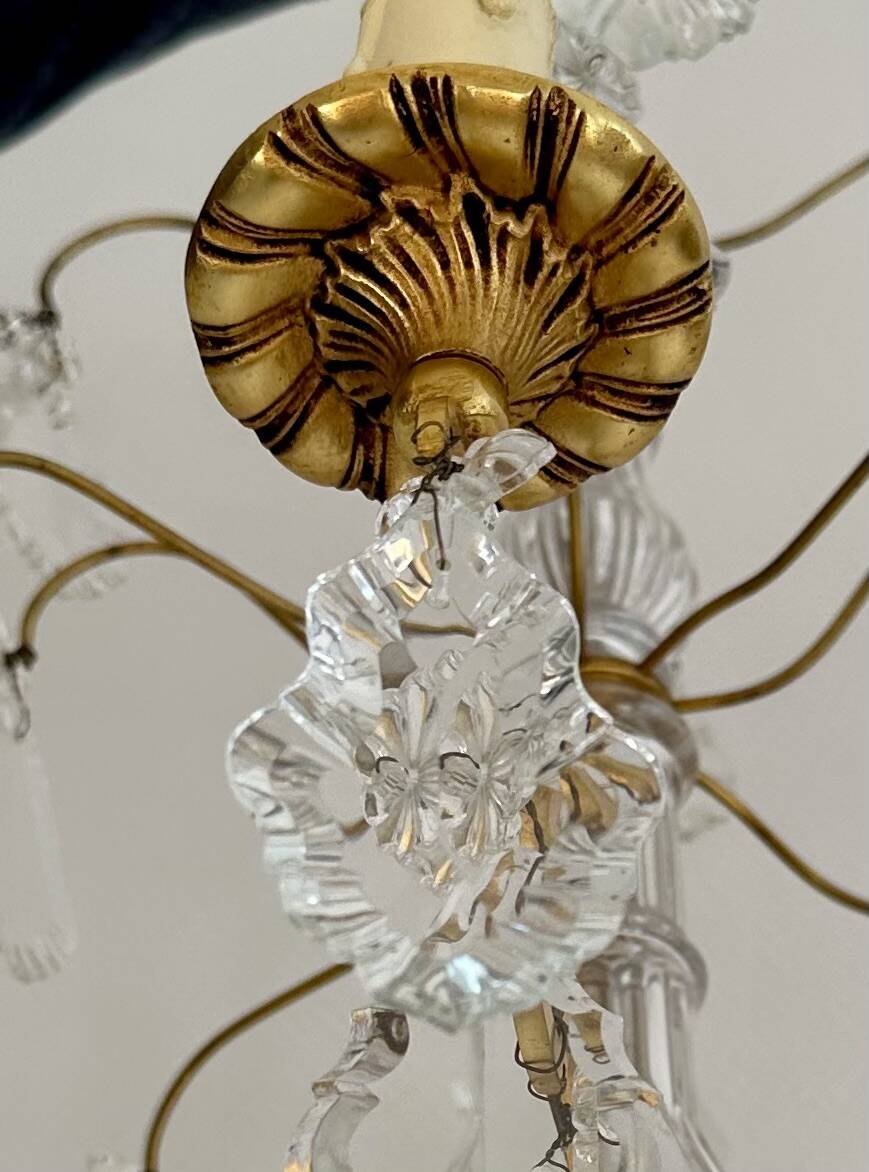 Chandelier set & 4 wall sconces with pendants, Louis XV style, gilded metal