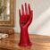 Main soliflore vintage en céramique rouge framboise