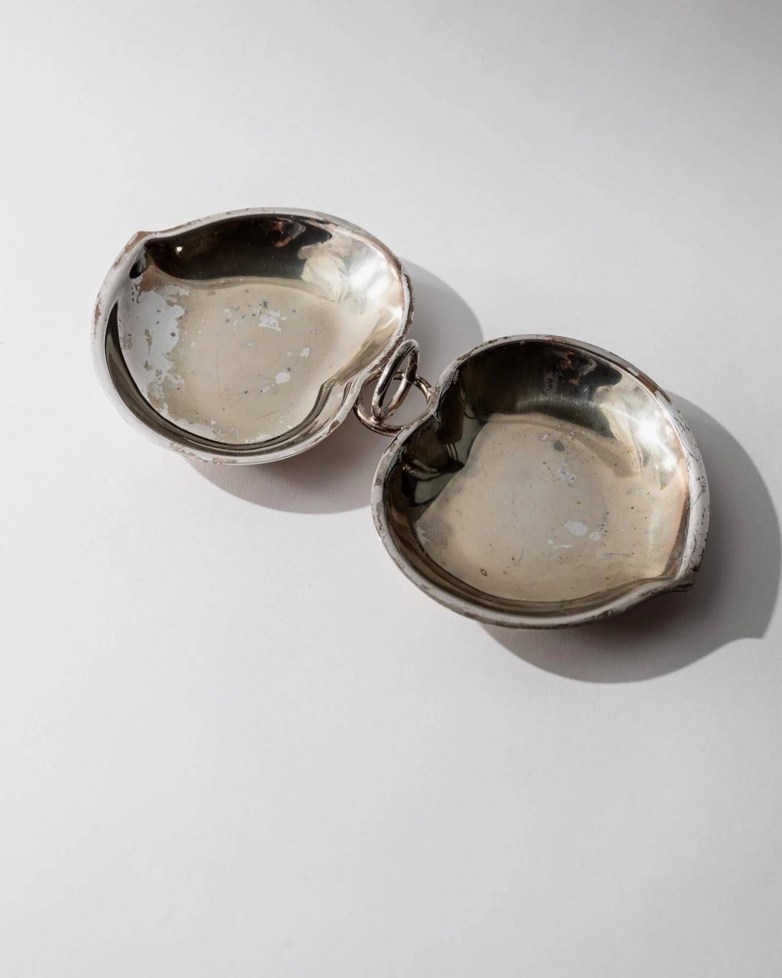 Vintage 1960s silver-plated catchall, double heart shell with ring handle.