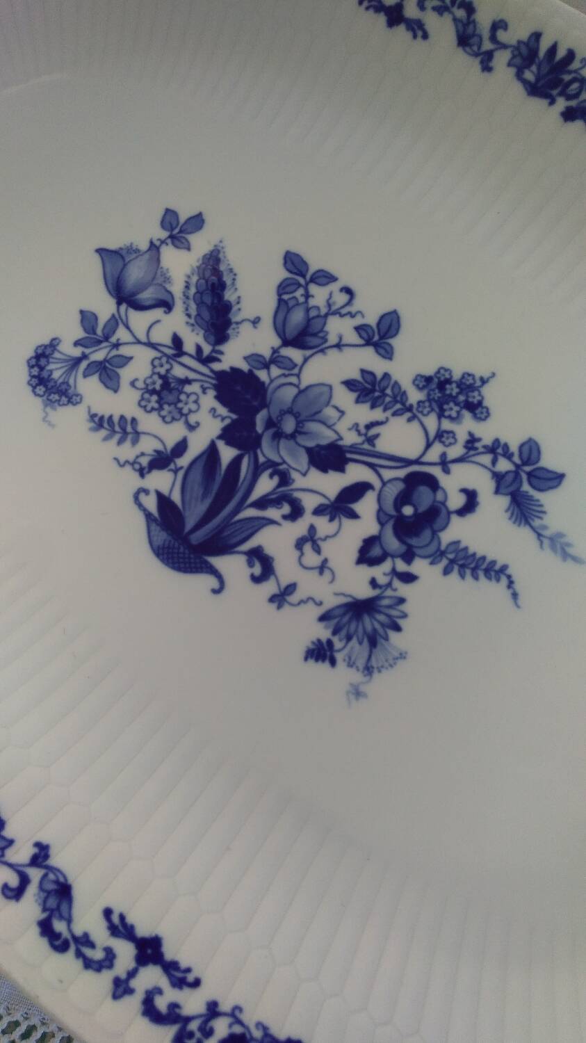 Oval Bavarian porcelain dish - 1960s