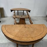 Table a manger de style Charles X en placage de bois d'érable XX siècle