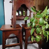 Tabouret ancien artisanal en bois massif – Pièce unique
