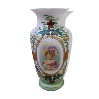 Vase en opaline ancien