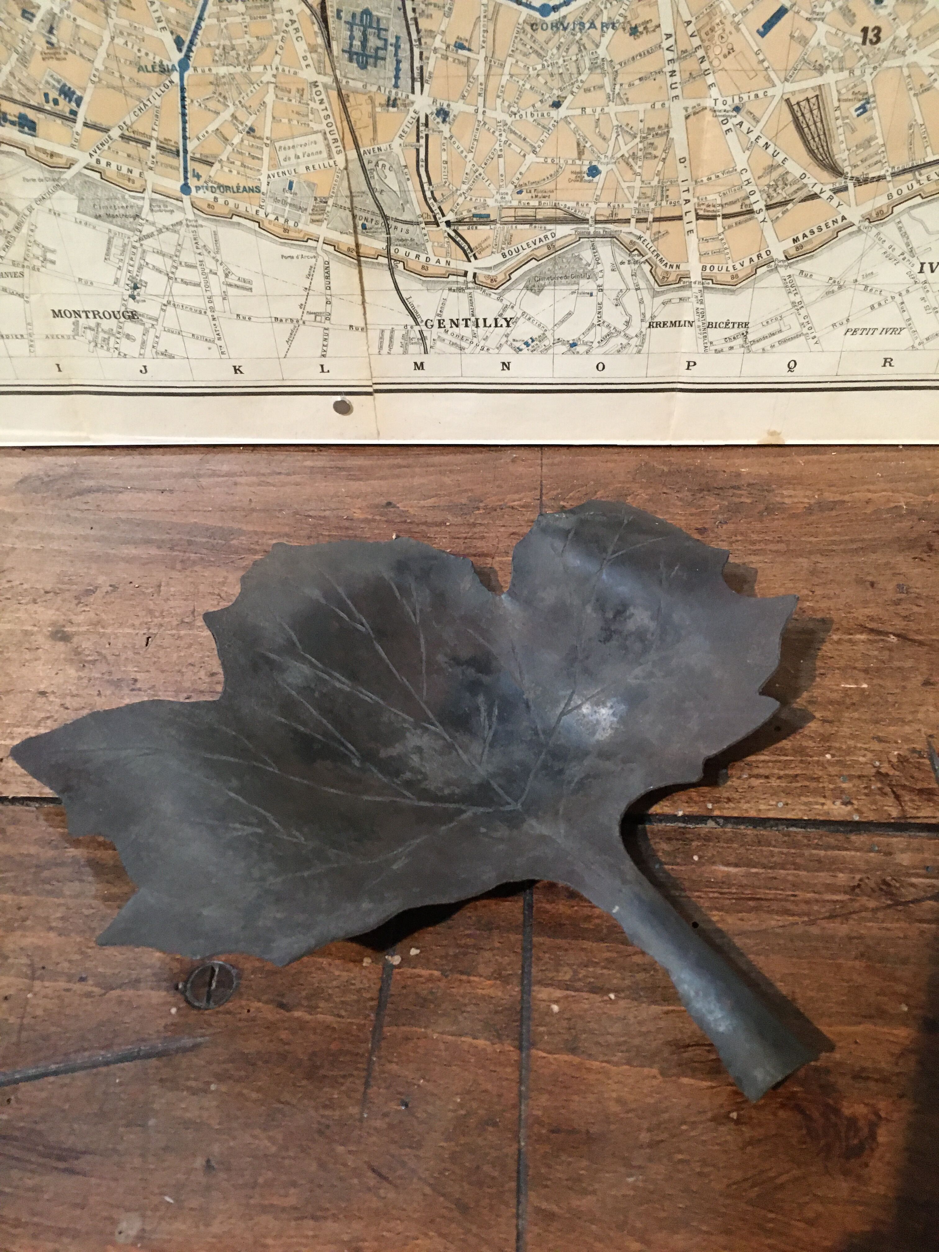 Empty metal maple leaf pocket