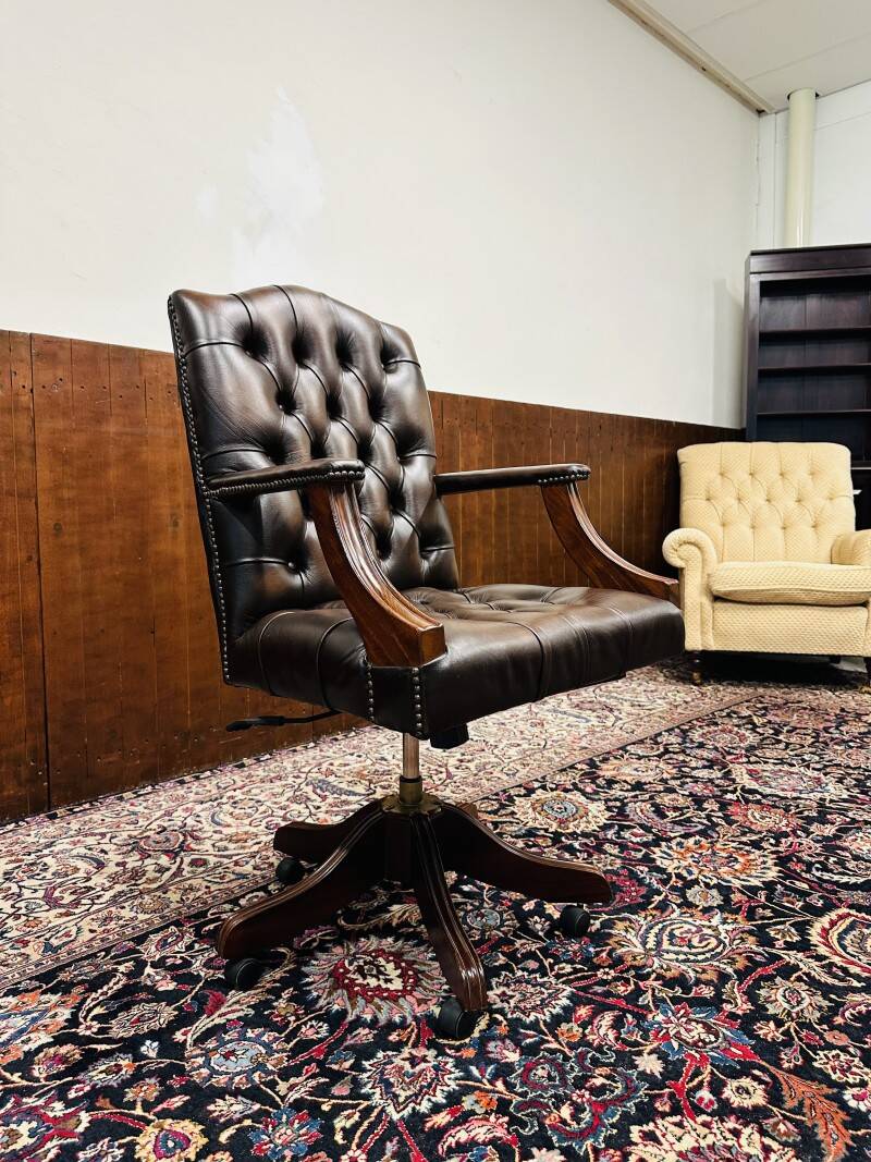 Chaise de bureau Chestfield anglaise marron