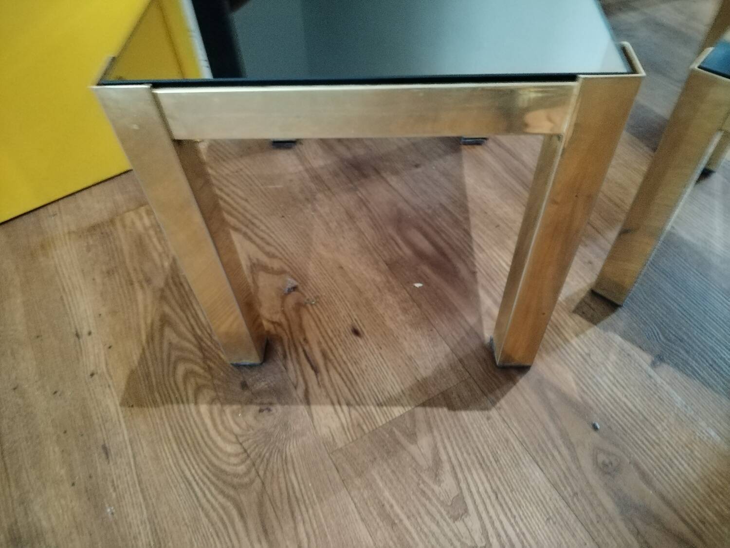 Vintage nesting table in gold metal and smoked mirror glass