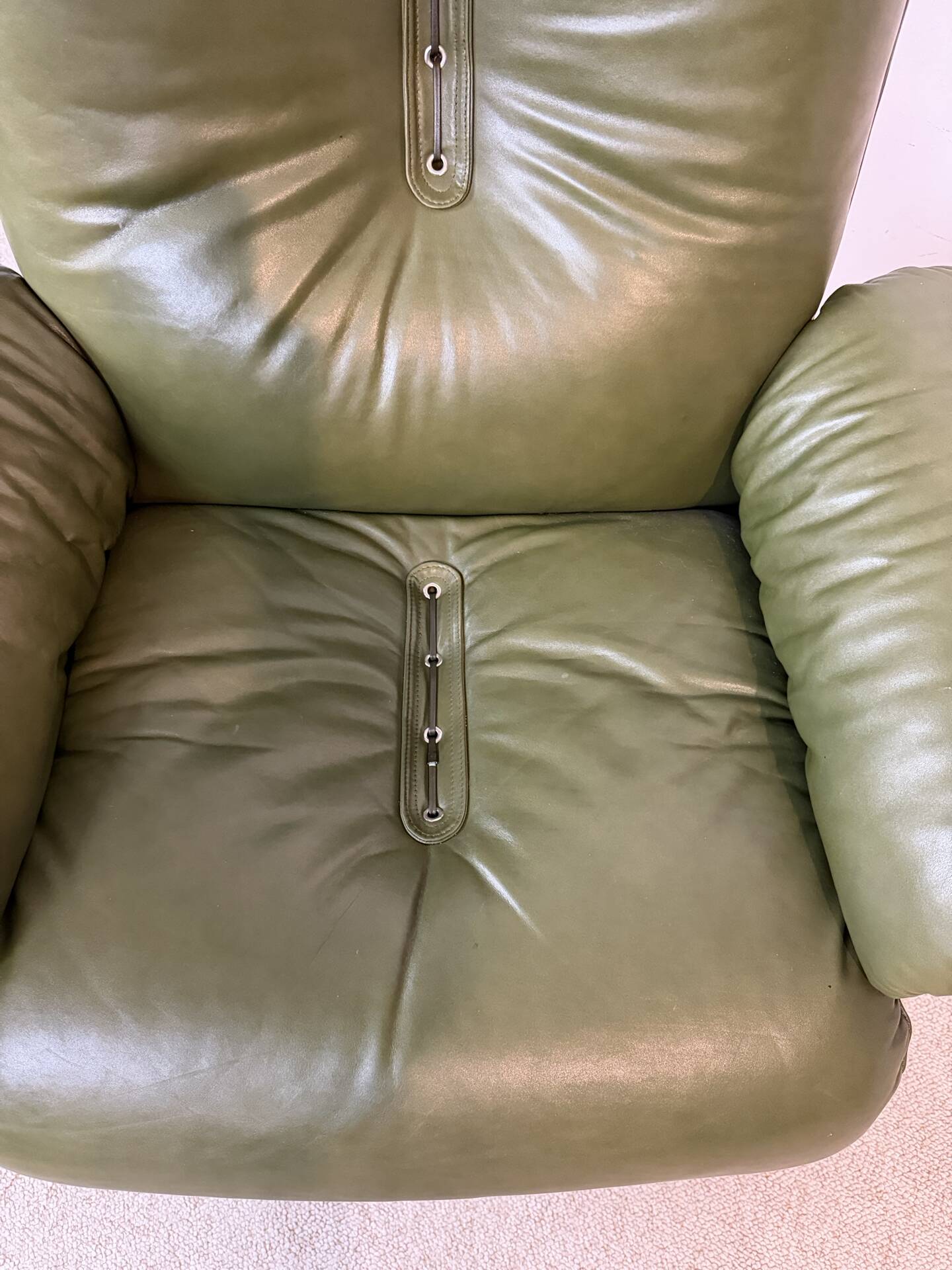Italian executive armchair attributed to Guido Faleschini for i4 Mari.