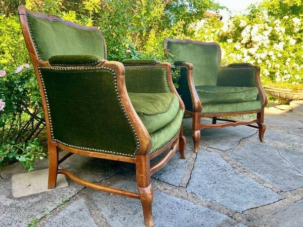 Paire de fauteuils vintage en bois massif et velours vert