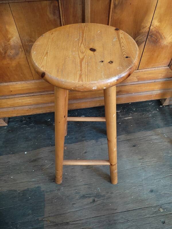 High bar stool in weathered wood round seat