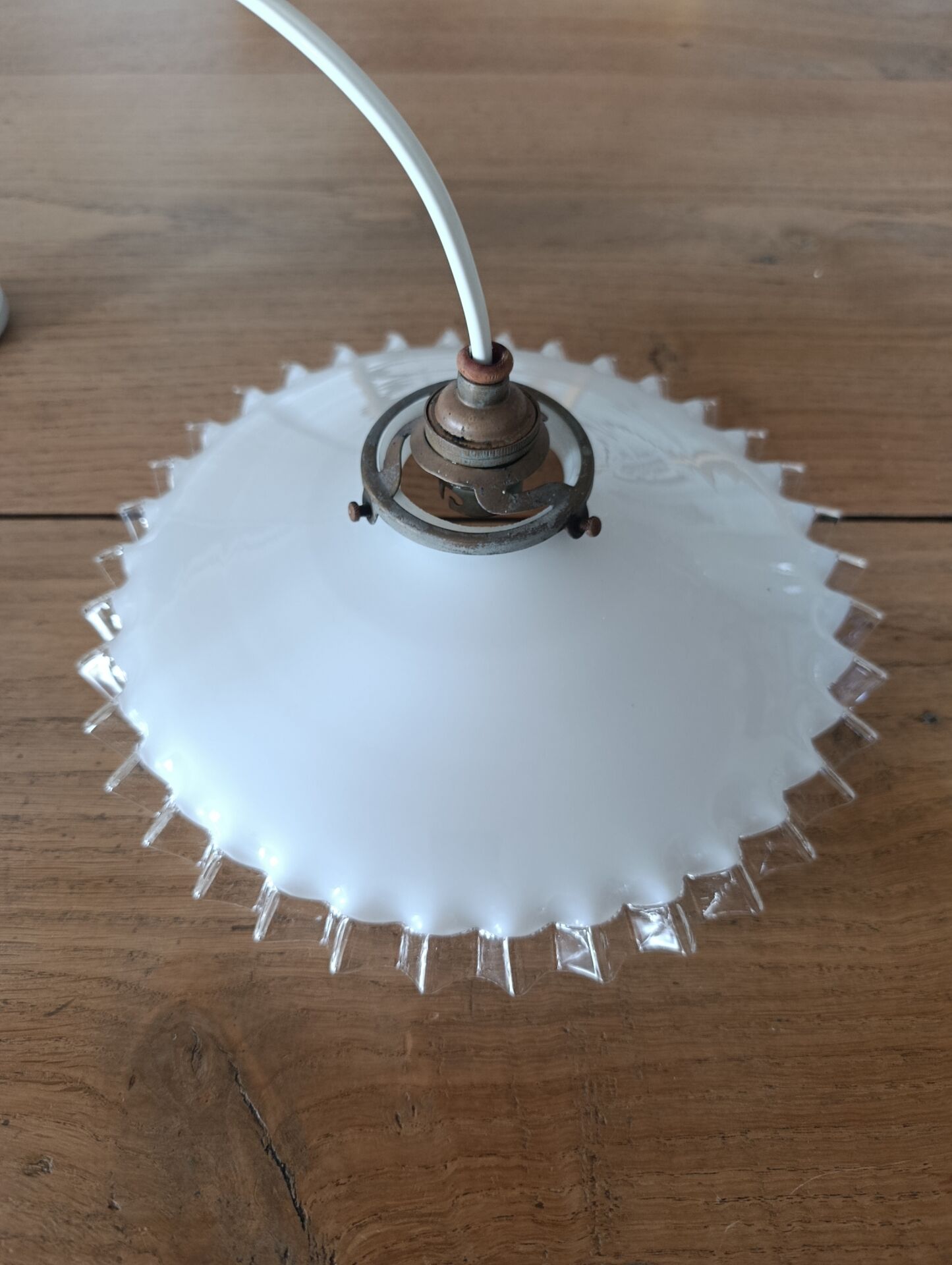 Suspension opaline