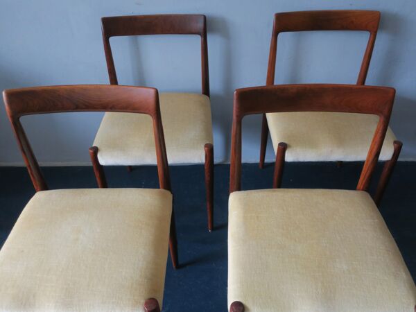 Ensemble de quatre chaises à manger couvertes en mohair du milieu du siècle, années 1960