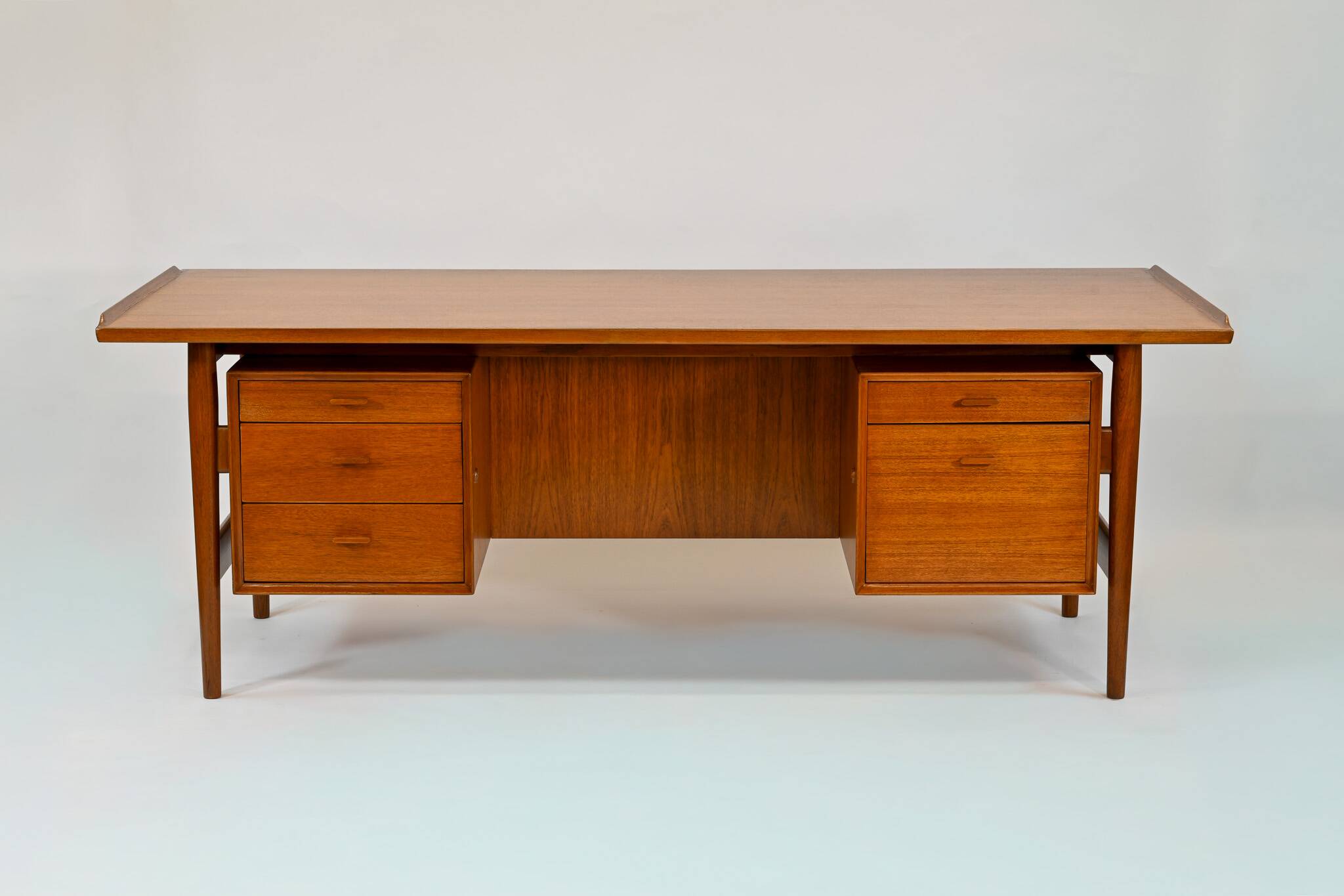 Arne Vodder desk in teak
