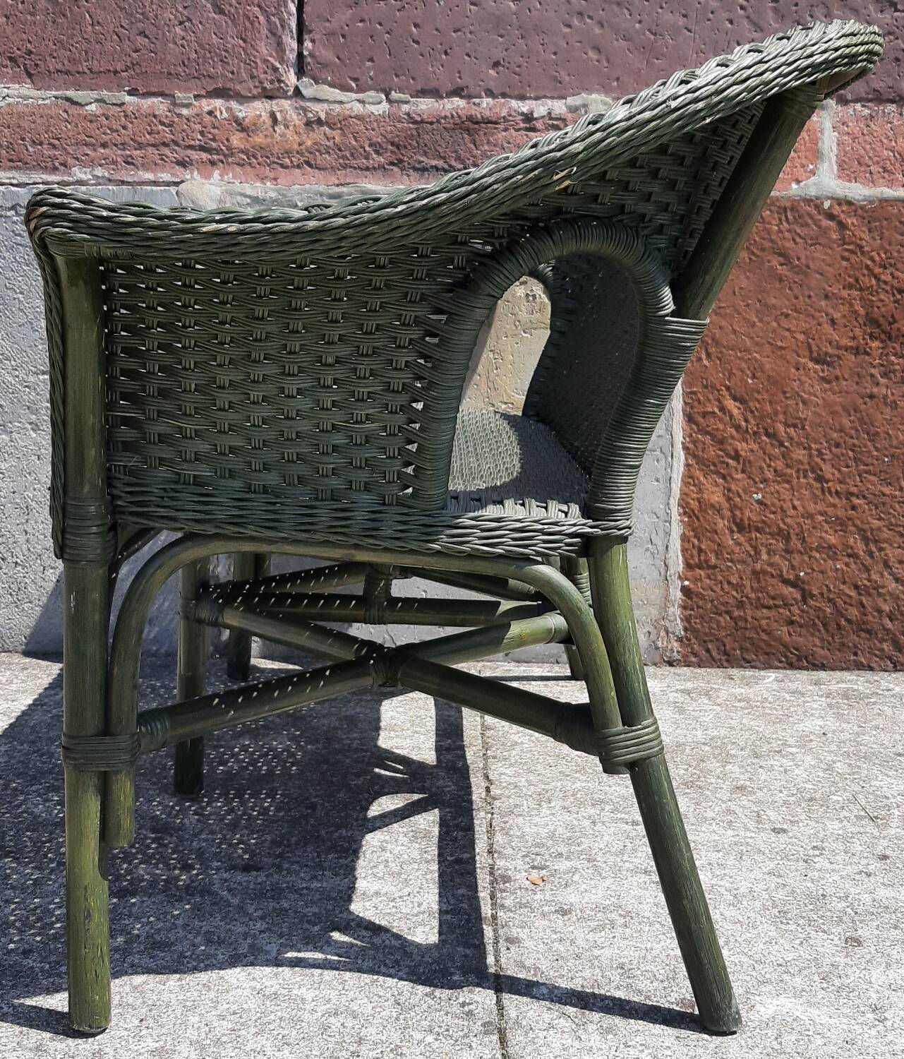 Salon de jardin complet en rotin. (Sofa, fauteuils x 2, table basse)