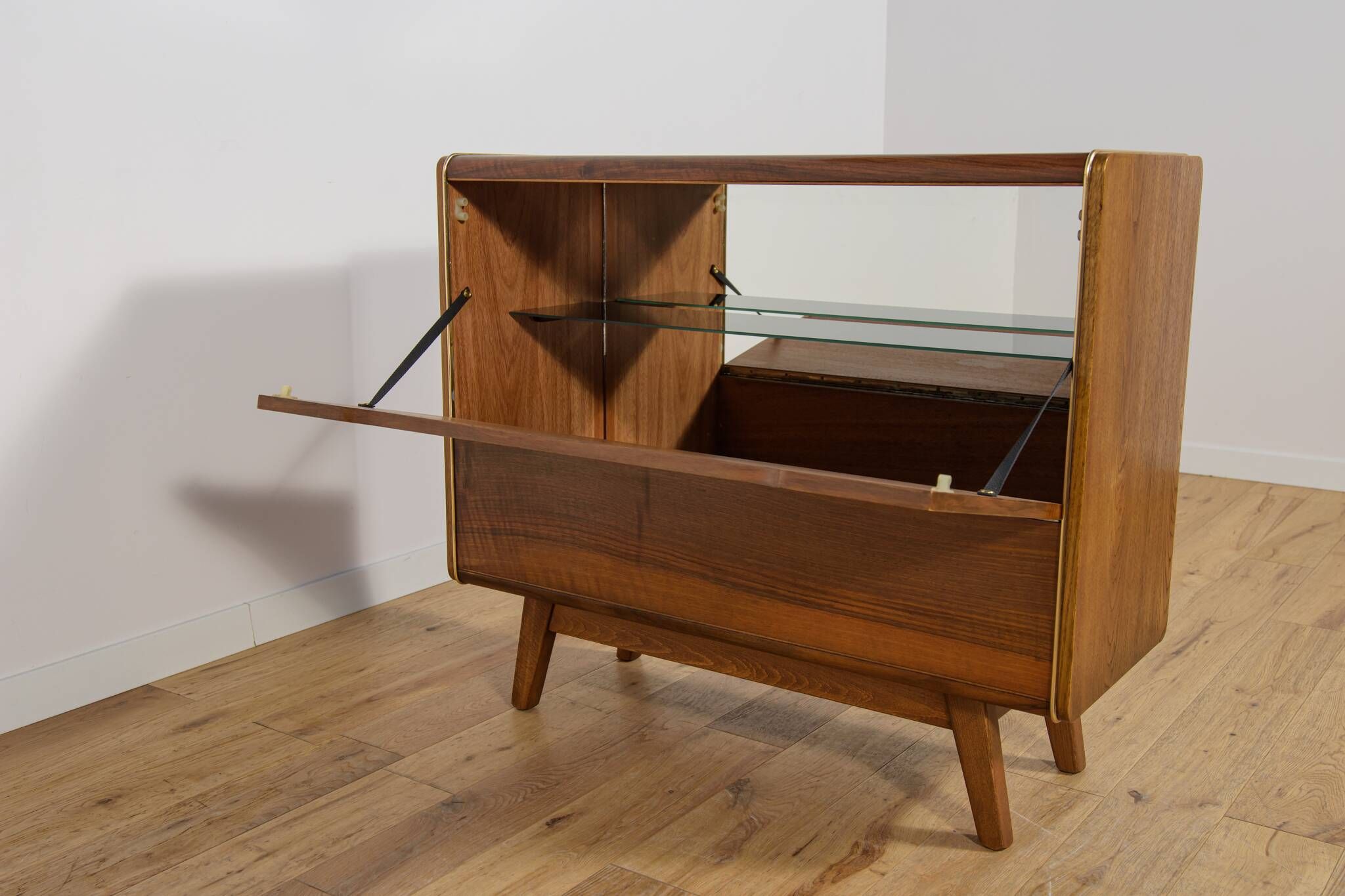 Bar cabinet model U391 by Bohumil Landsman for Jitona, 1960s
