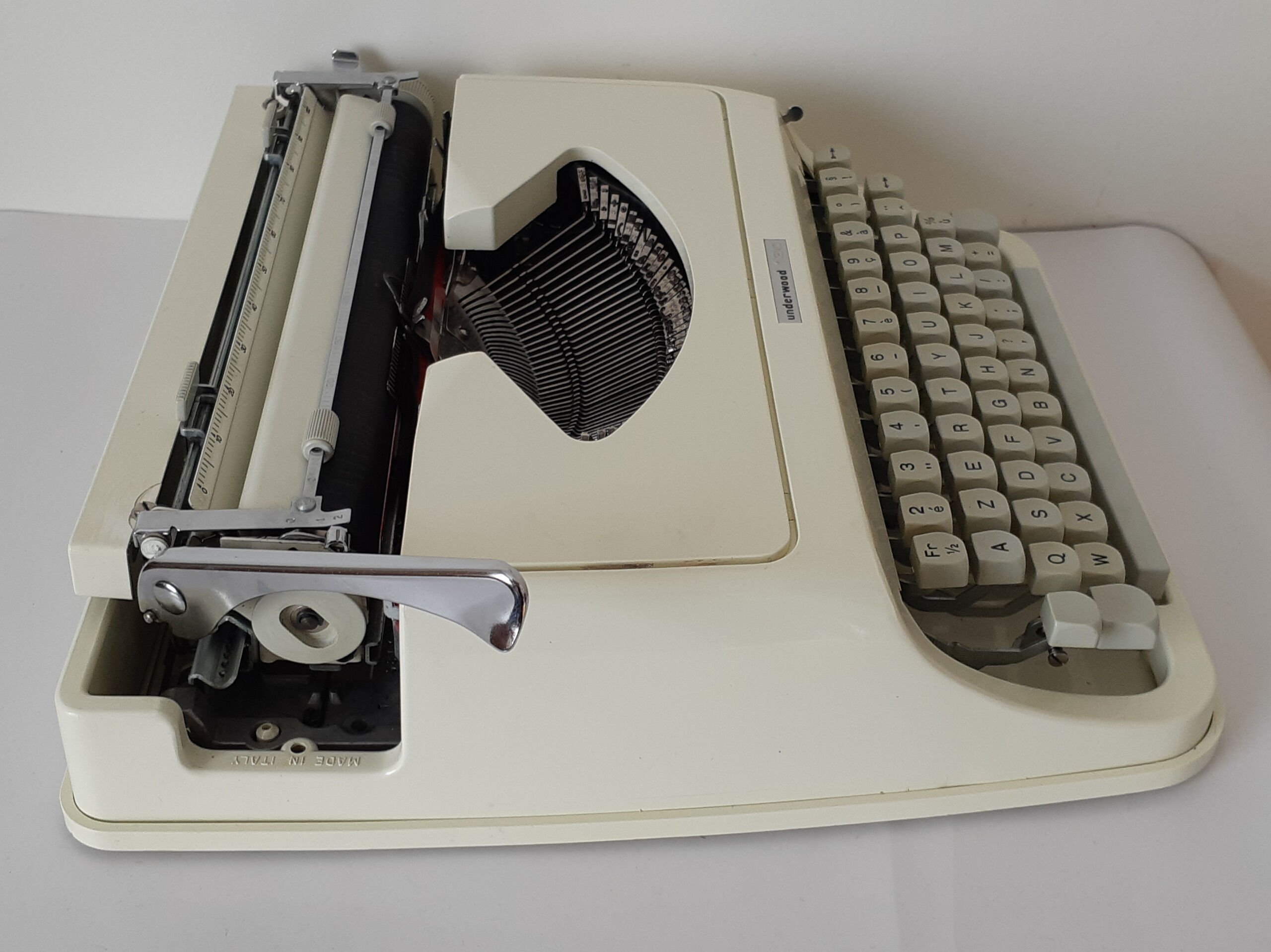 White functional underwood typewriter